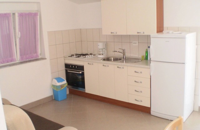 Apartments GUNJA (82611-A2) - Poljica