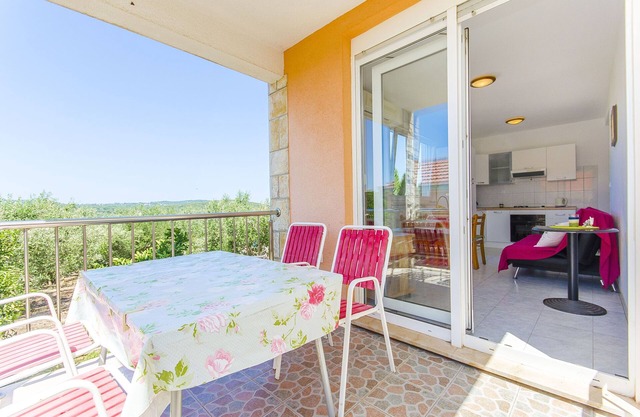 Apartments Kažimir (45981-A1) - Necujam - island Solta