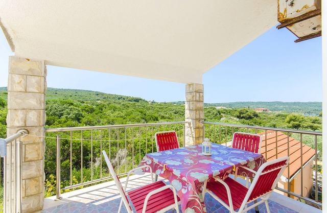 Apartments Kažimir (45981-A3) - Necujam - island Solta