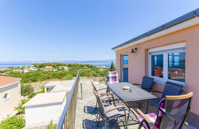Apartments Kažimir (45981-A5) - Necujam - island Solta