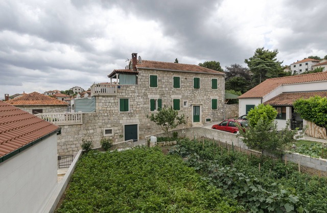 Apartments Jurica (34621-A1) - Postira - island Brac