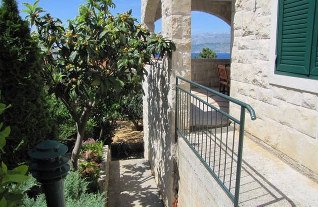 Apartments Family (115351-A1) - Postira - island Brac