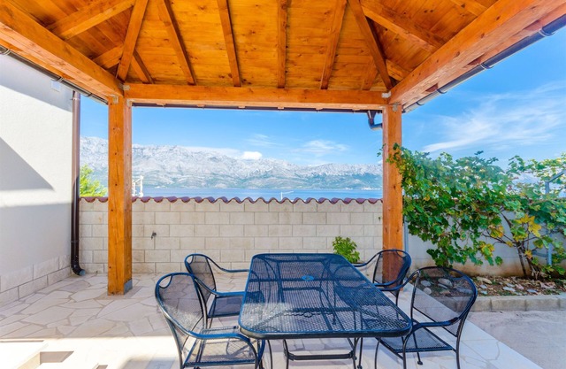 Apartments Rose (47571-A4) - Sucuraj - island Hvar