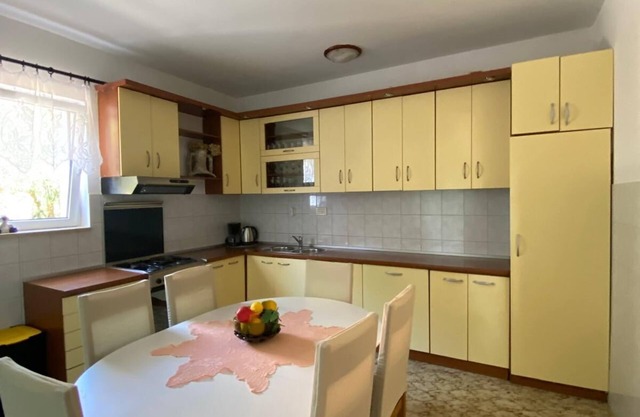 Apartments Nada (102031-A2) - Sucuraj - island Hvar
