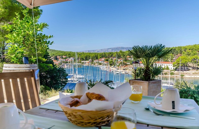 Apartments Vila Jelka (49712-A1) - Vrboska - island Hvar