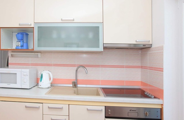 Apartments Jole (10723-A1) - Vrboska - island Hvar