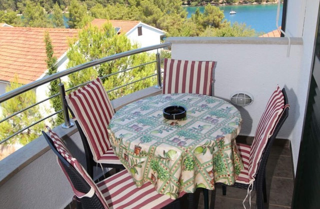 Apartments Jole (10723-A5) - Vrboska - island Hvar