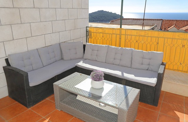 Apartments Isabora - Two-Bedroom Apartment with Terrace and Partial Sea View