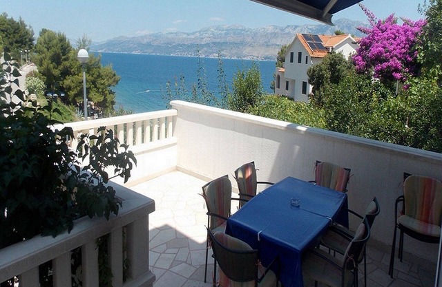 Apartments Ivo - Three bedroom apartment with terrace and sea view (A1)