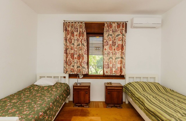 Apartments Jelen (17281-A2) - Kastel Stari
