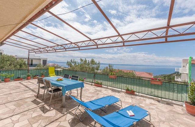 Apartments Josip (31821-A3) - Makarska