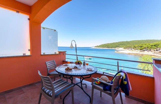 Apartments Juka (119551-A1) - Milna - island Hvar