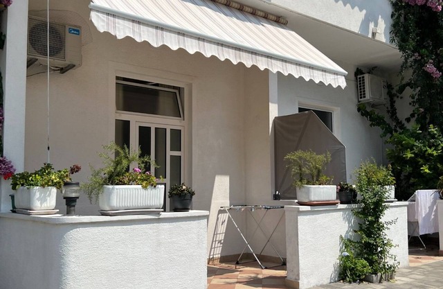 Apartments Jure (107841-A1) - Makarska