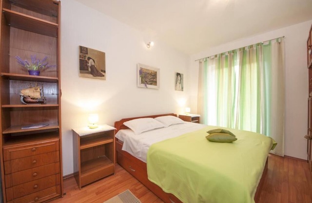 Apartments Kalajzic- Comfort Two Bedroom Apartment with Terrace(A1)