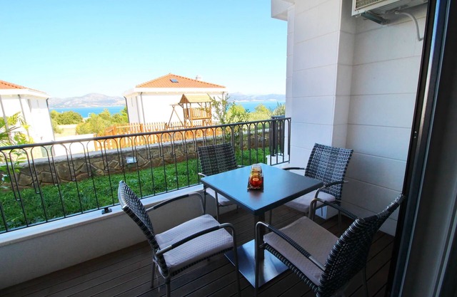Apartments Kula - One-Bedroom Apartment with Terrace and Sea View-A2