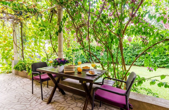 Apartments L&M - One Bedroom Apartment with Terrace