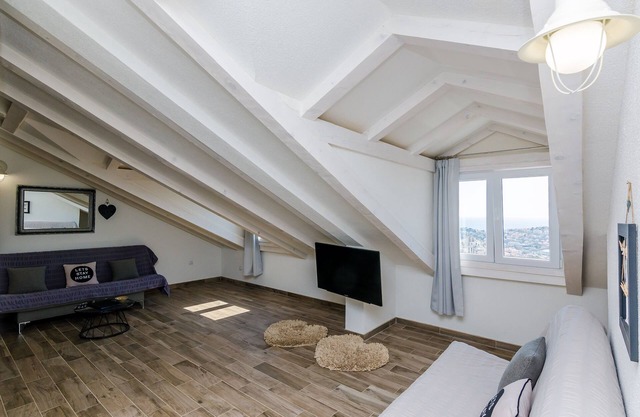 Apartments Life - Two Bedroom Apartment with Balcony and Sea View