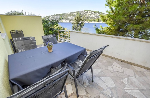 Apartments Maja (57511-A1) - Razanj