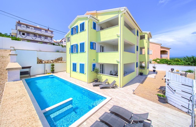 Apartments Mali Nono