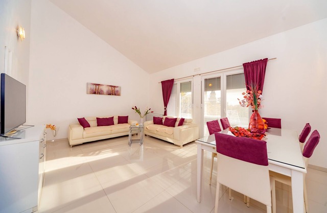 Apartments Maslina - Two Bedroom Apartment with Sea View