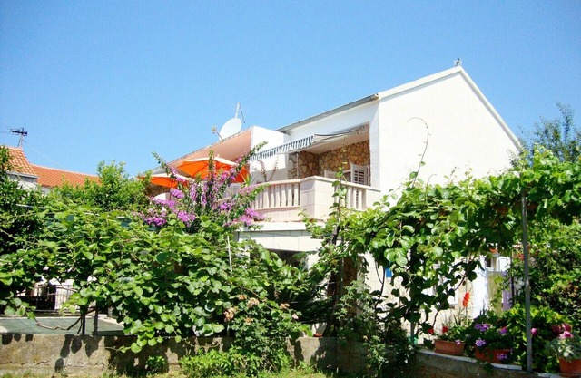 Apartments Mate, (11633), Sućuraj, Croatia