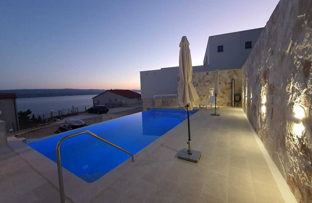 Apartments Mate with pool