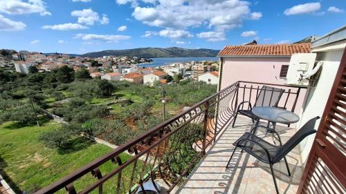 Apartments Mato with balconies, garden & the sea view