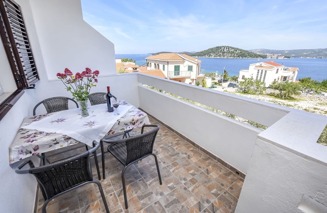 Apartments Mirta (22751-A2) - Razanj