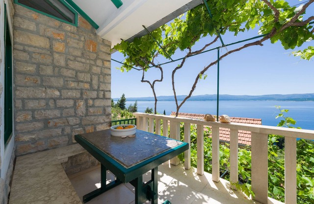 Apartments Nada (97951-A2) - Bol - island Brac