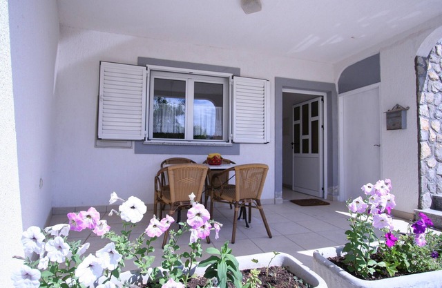 Apartments Pađen Milan (60249-A1) - Silo - island Krk