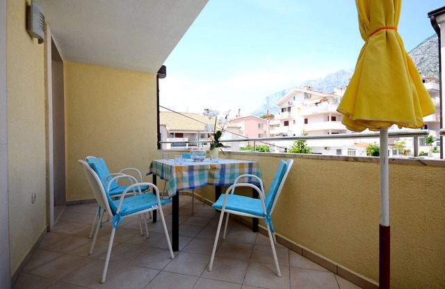 Apartments Pero (36191-A4) - Makarska