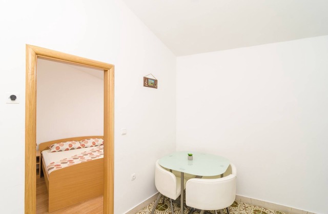 Apartments & Rooms Barišić-Comfort One Bedroom Apartment with Balcony and Garden View (Apt Preko-5)