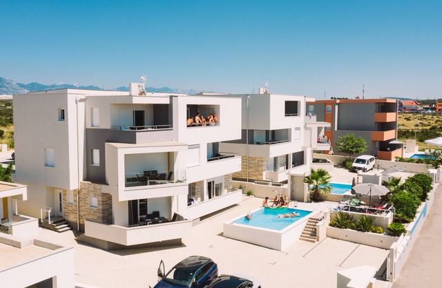 Apartments & Rooms Danivan Pool Villas