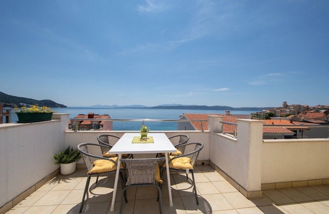 Apartments Ruzica (10987-A3) - Igrane