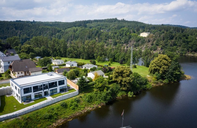 Apartments -Saaldorf WG 5 with balcony and view of the reservoir