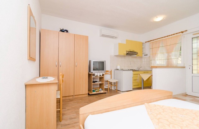 Apartments Skurla - Studio Apartment with Terrace (A1 žuti)