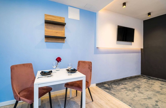 Apartments Tayra - Modern studio apartment with balcony (BR2)