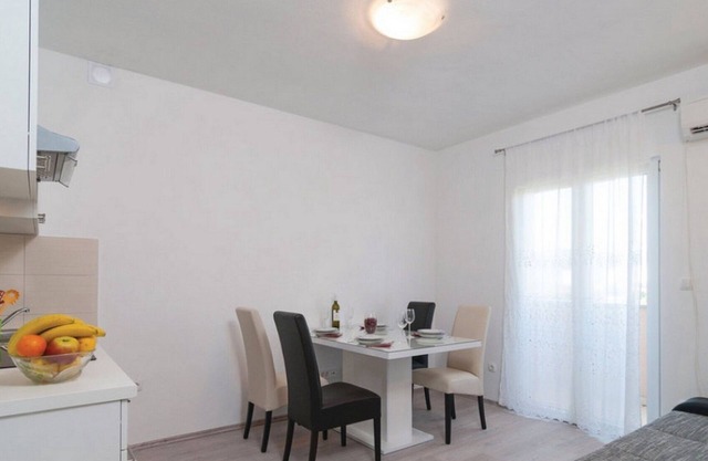 Apartments Tomić (ST) - Two Bedroom Apartment with Balcony A3