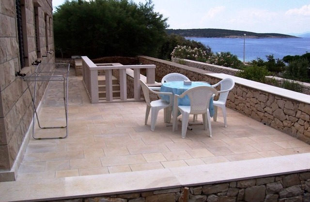 Apartments Vig (105391-A2) - Povlja - island Brac