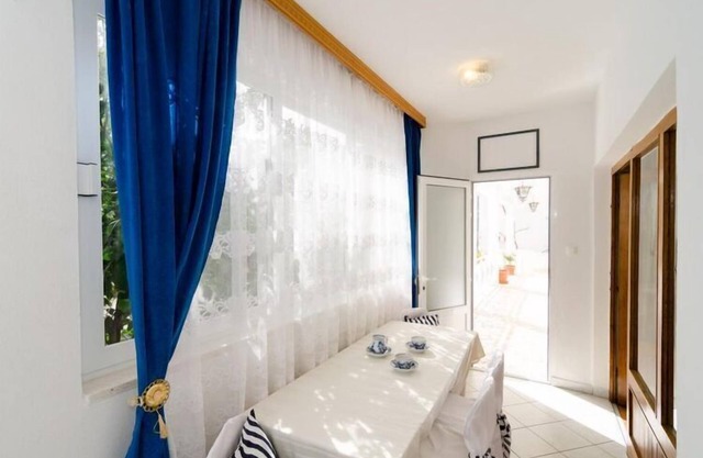 Apartments Villa Nikol - Two Bedroom Apartment with Sea View (APT 4)