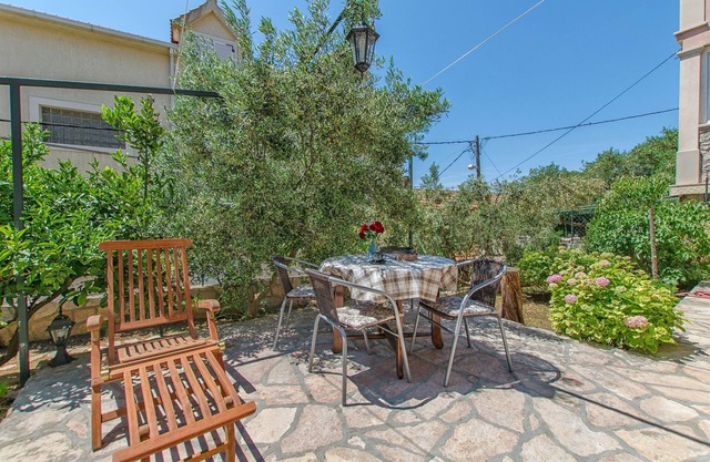 Apartments Vojka (34581-A1) - Milna - island Brac