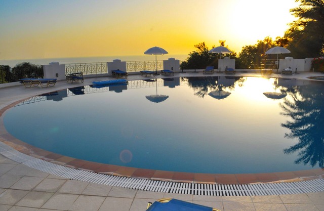 Apartments with pool "Maria" on Agios Gordios beach