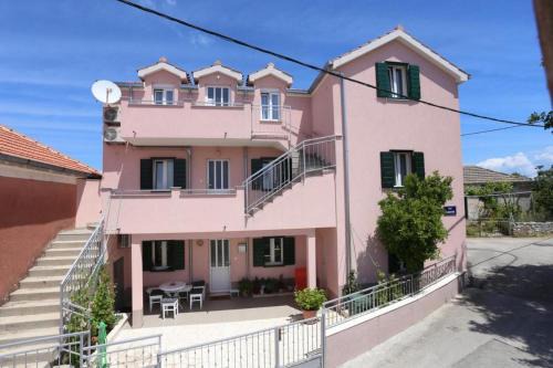 Apartments with parking spaces Zedno, Ciovo - 23279