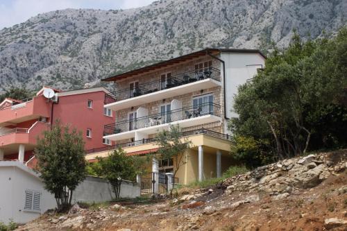 Apartments with parking space Zivogosce - Porat, Makarska - 6700