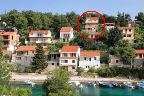 Apartments with parking spaces Basina, Hvar - 12420