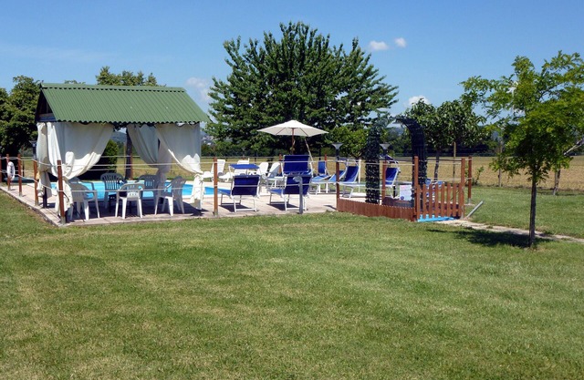 Apartments with swimming pool near Assisi. WIFI, organic garden and complimentary wine.