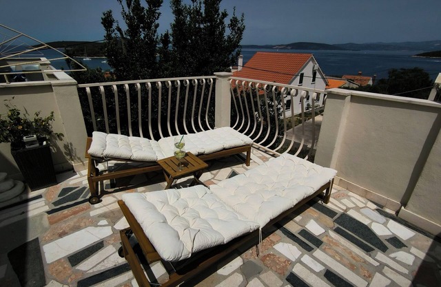 Apartments ZB (10175-A2) - Maslinica