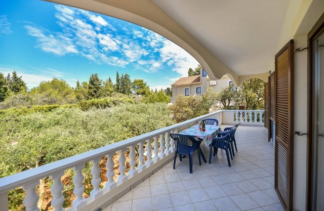Apartments Zlatko (10444-A2) - Ugljan