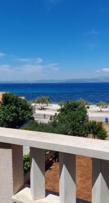 Apartments Zvonimir,place by the sea