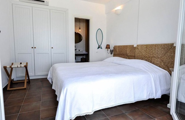 Apeiron II Villa - Sunny, Modern, Pool - walk to Gaios